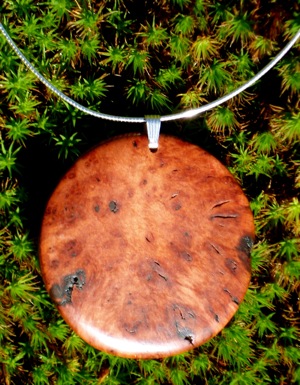 wooden-pendant-jewlery