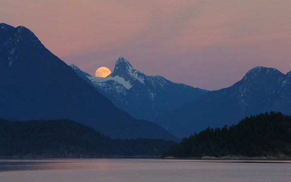 Mt Denman full moon Desolation Sound BC