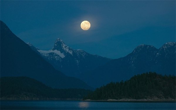 Mt Denman, Desolation Sound BC full moon