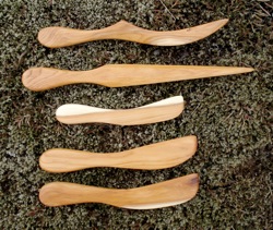 yew_wood_knives